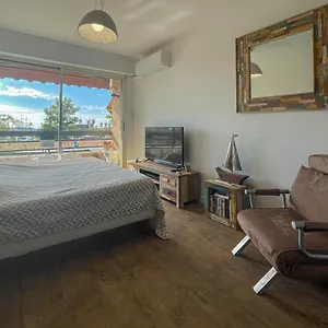 Les Balcons De Centre Avec Vue Mer Et Face A La Plage Bandol
